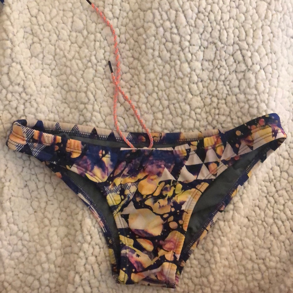 Jolyn Midl Bottoms